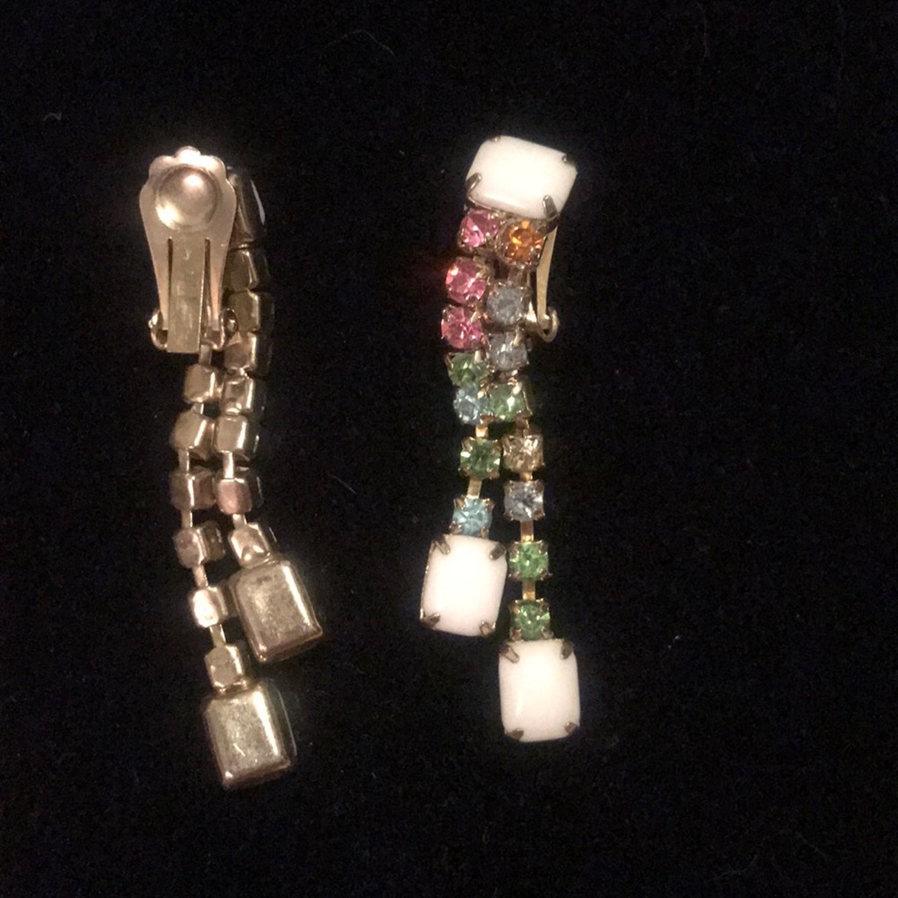 SOLD. VINTAGE clip on dangle earrings